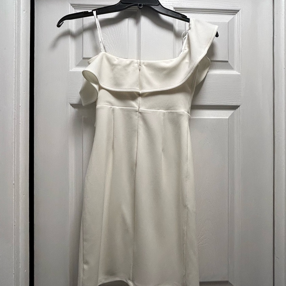 Worn Once And Dry Cleaned. - image 4